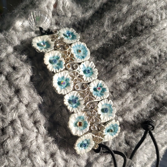 Two x Crystal Rhinestones Flower hand accessories - Picture 2 of 6